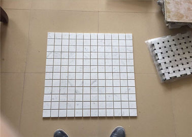 Китай Квадратные плитки стены мозаики Каррары белые мраморные для домашнего украшения поставщик