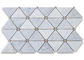 Треугольник ставит точки плитка мозаики мрамора Каррары, декоративная хонингованная поверхность плиток мозаики поставщик